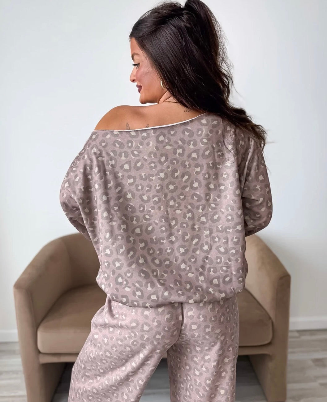 BIRDIE PREORDER Off The Shoulder Pullover